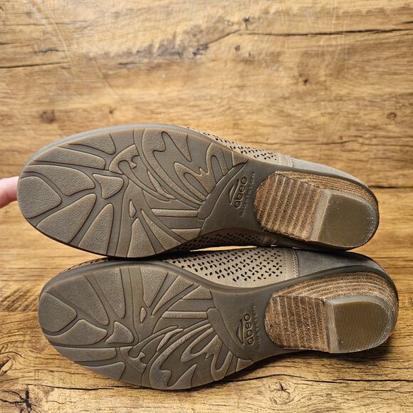 Abeo Nevis Tan Perforated Leather stretch Ankle Bootie boot size 7.5 Womens - Picture 10 of 11